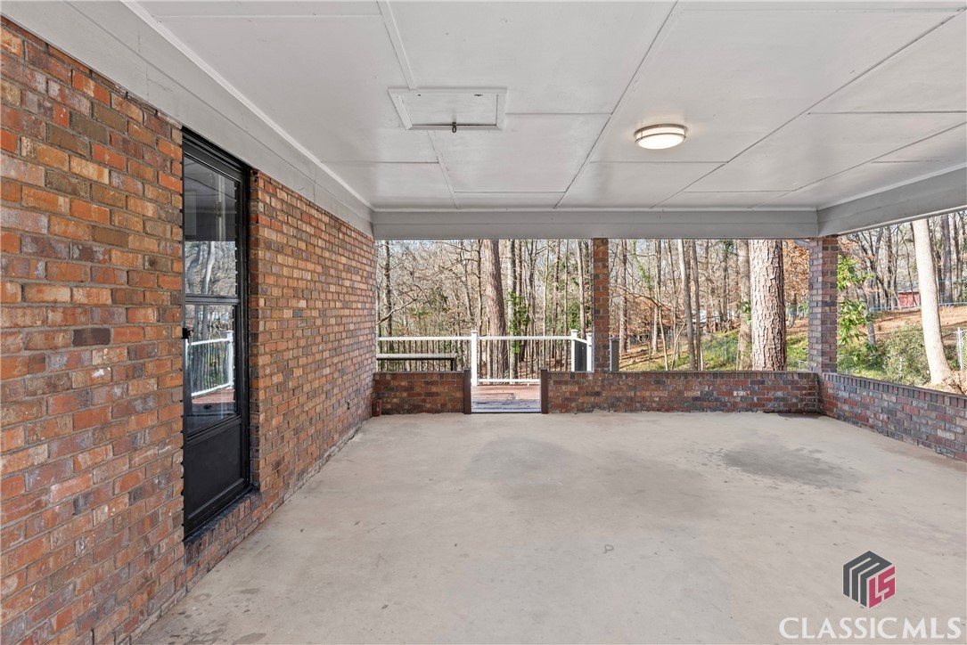 370 University Circle