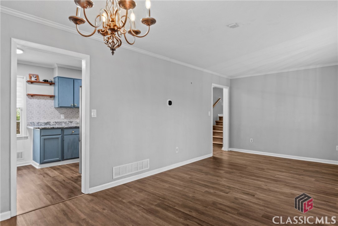 370 University Circle