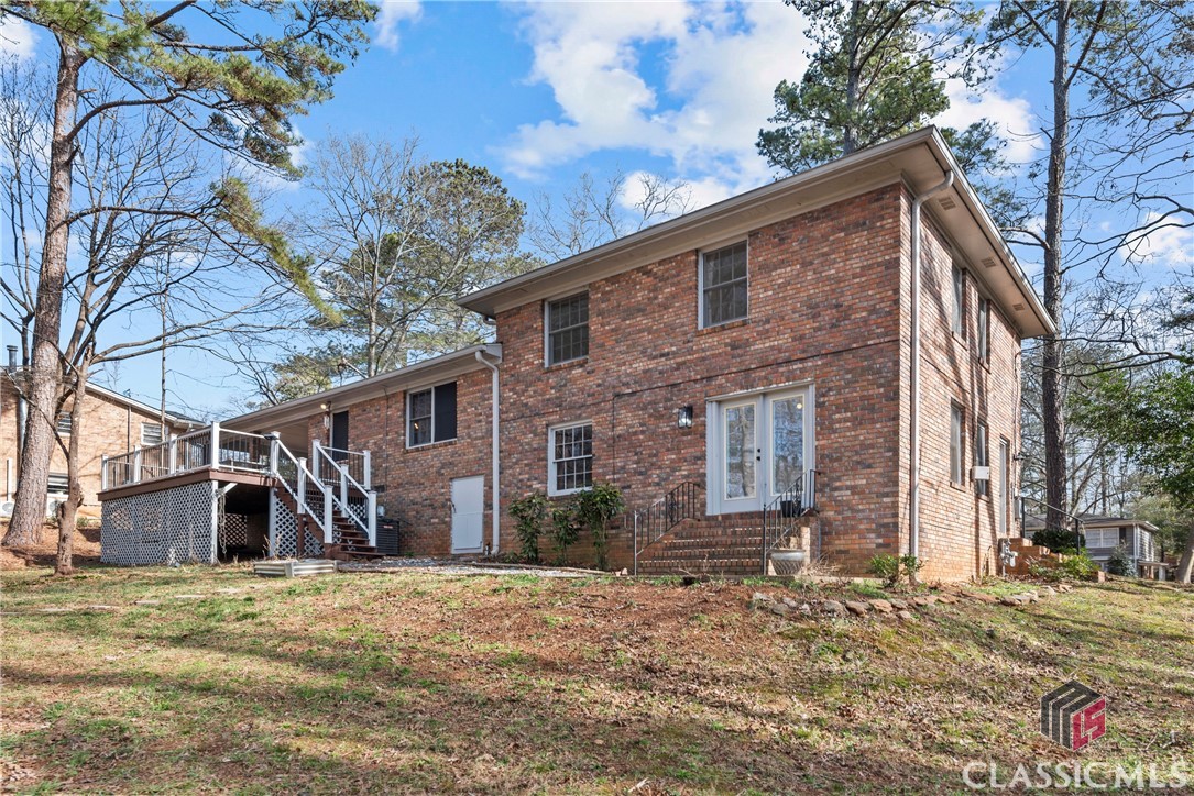 370 University Circle
