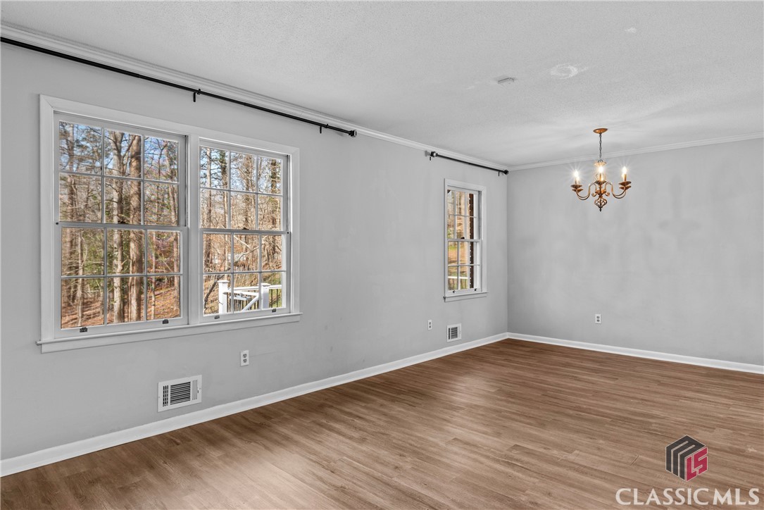 370 University Circle