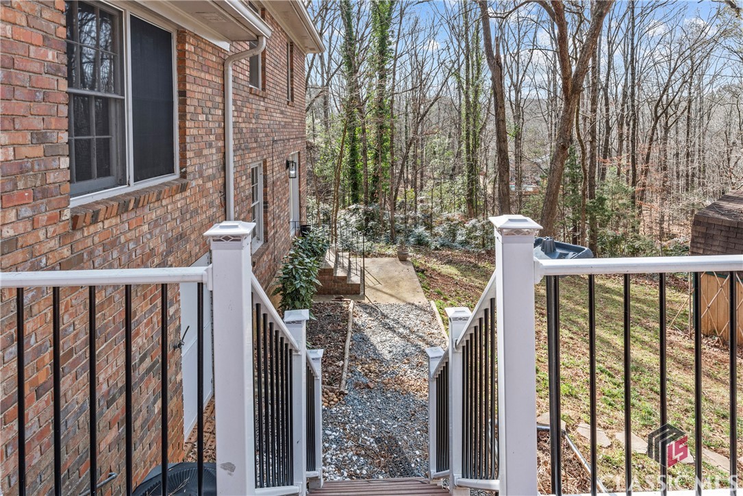 370 University Circle