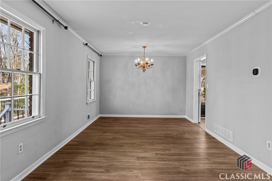 370 University Circle