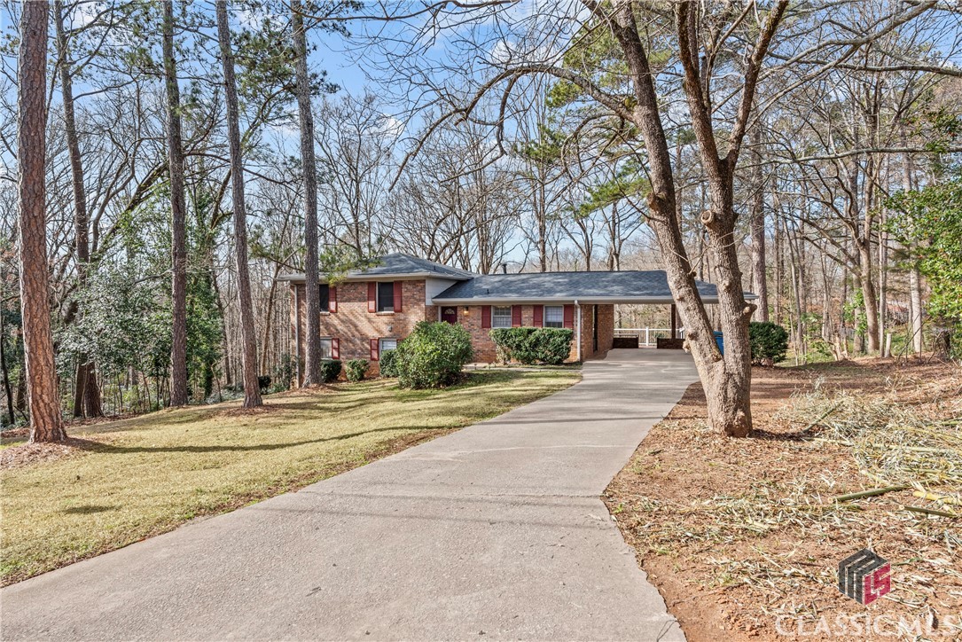 370 University Circle
