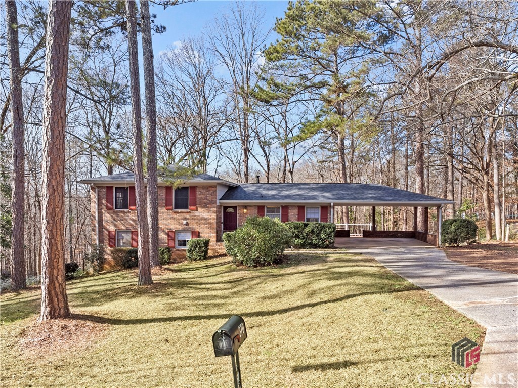 370 University Circle