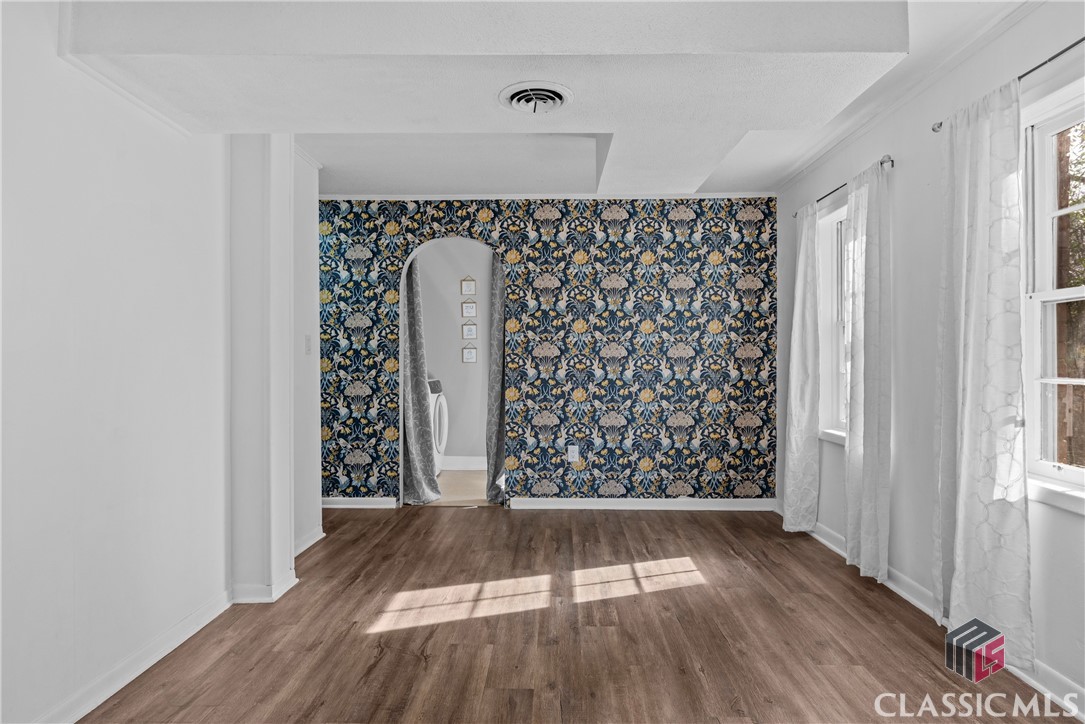 370 University Circle