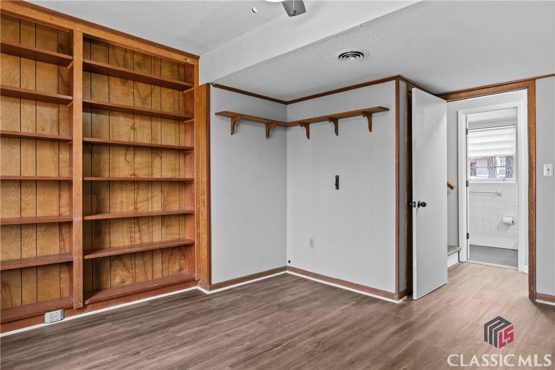 370 University Circle