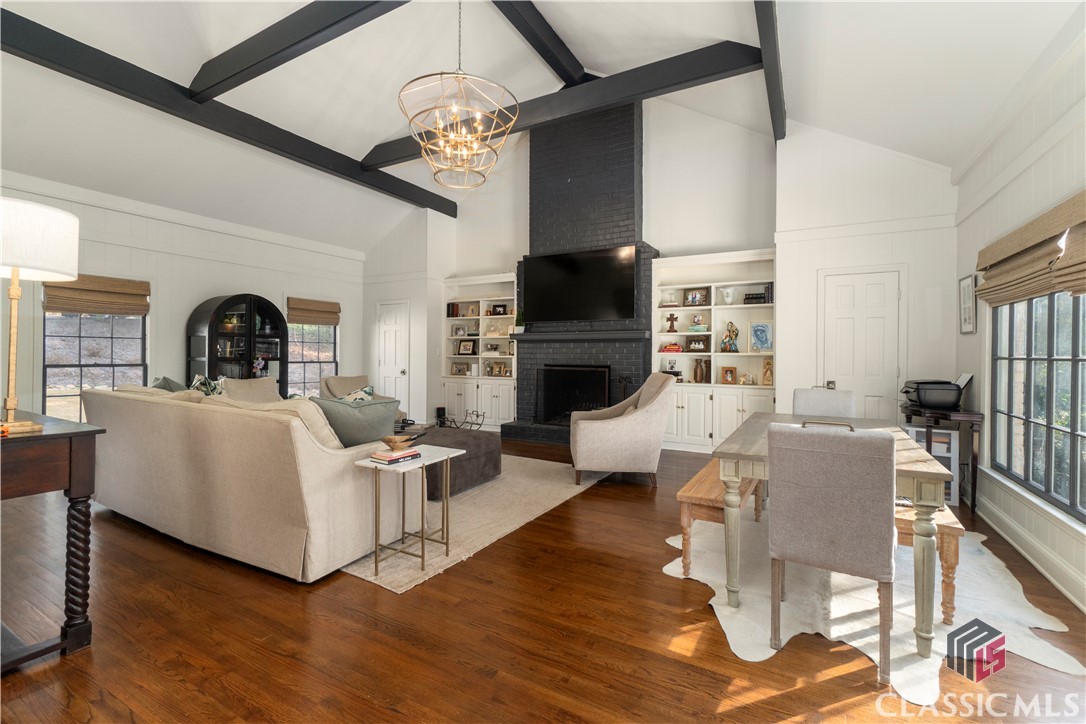 290 St George Drive