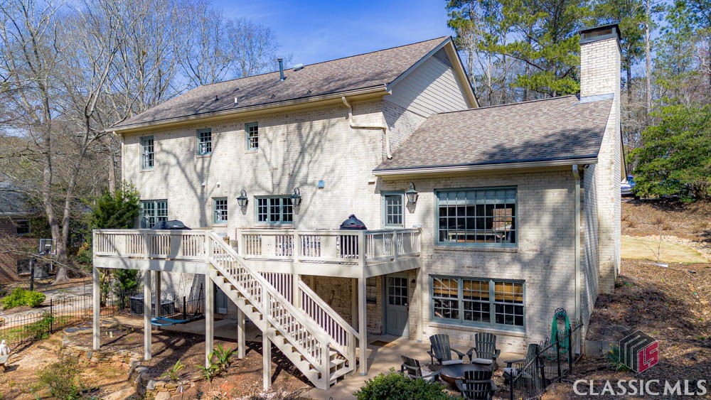290 St George Drive