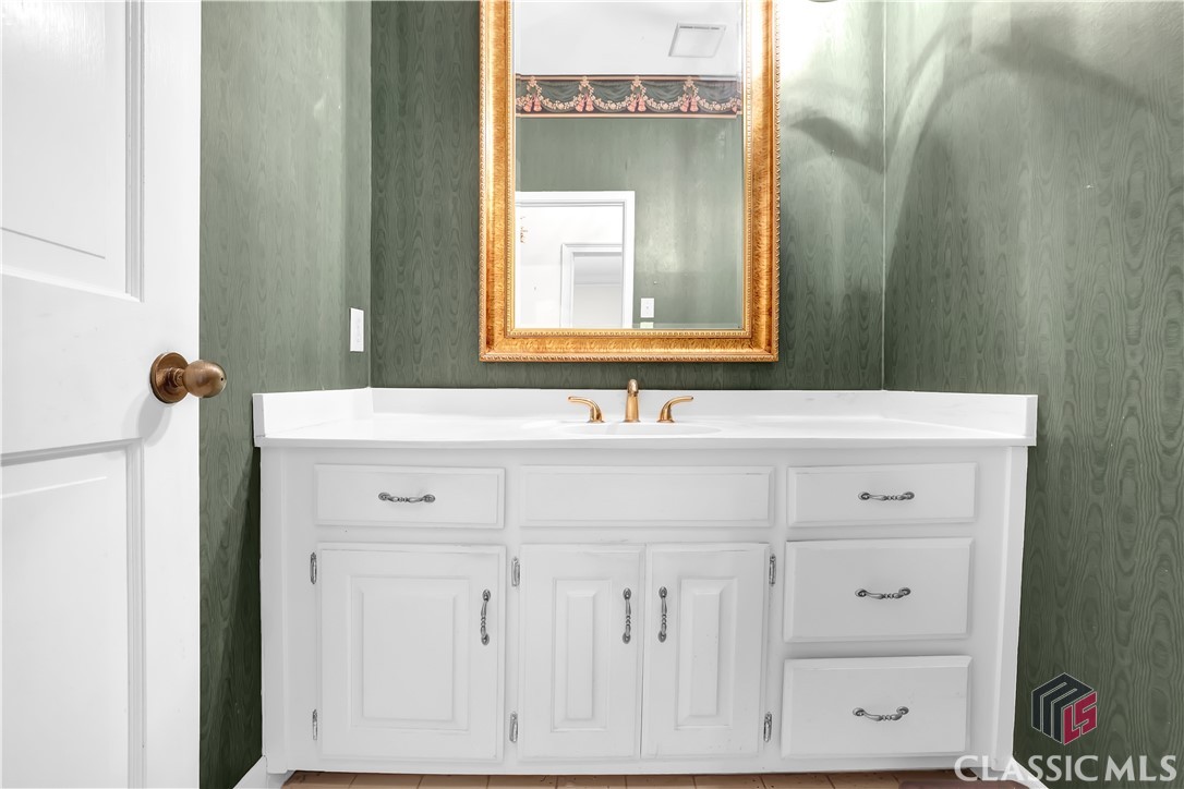 2795 Hawthorne Drive