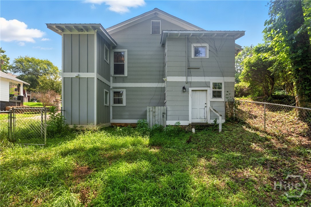 332 Carr Street