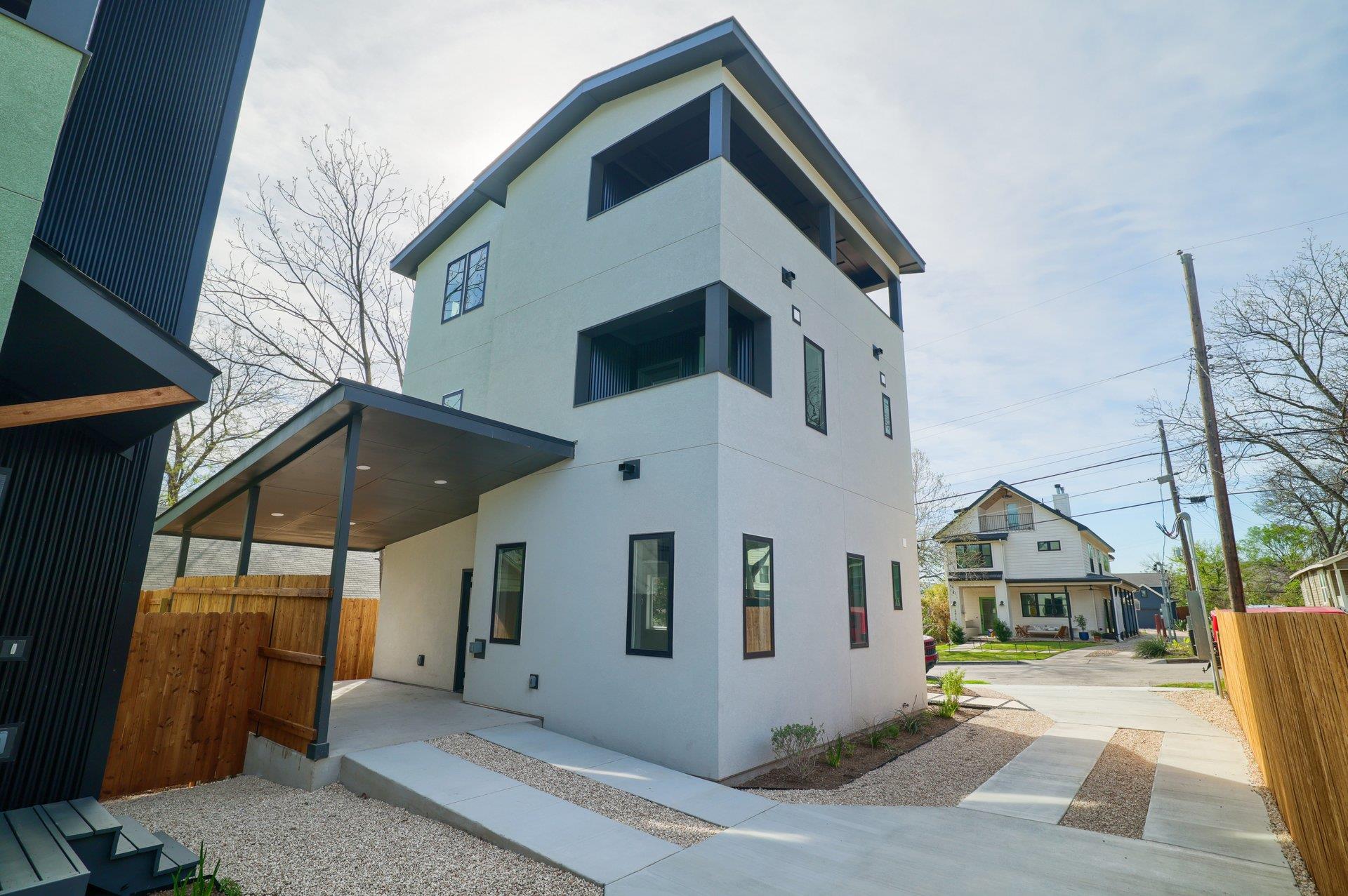 2818 E 22nd ST # 1