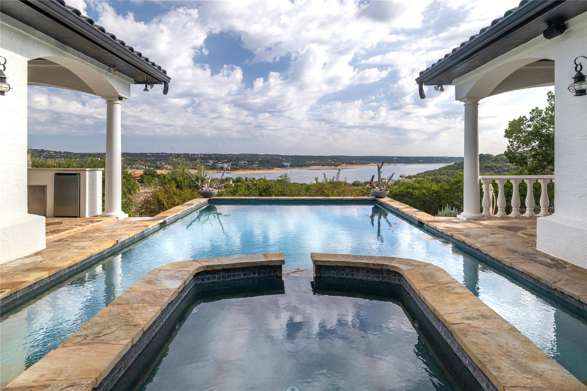 1128 Thurman Bluff DR, Spicewood