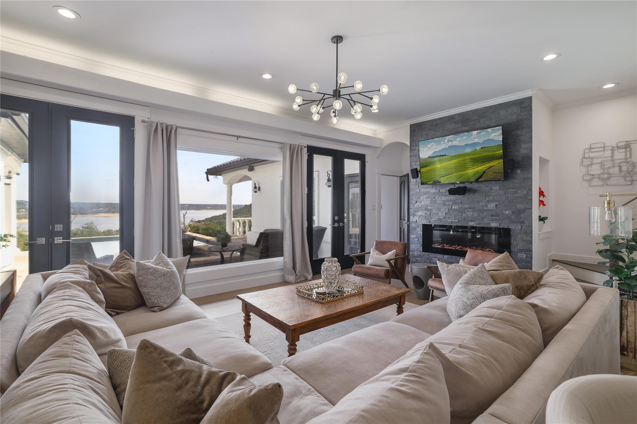 1128 Thurman Bluff DR, Spicewood