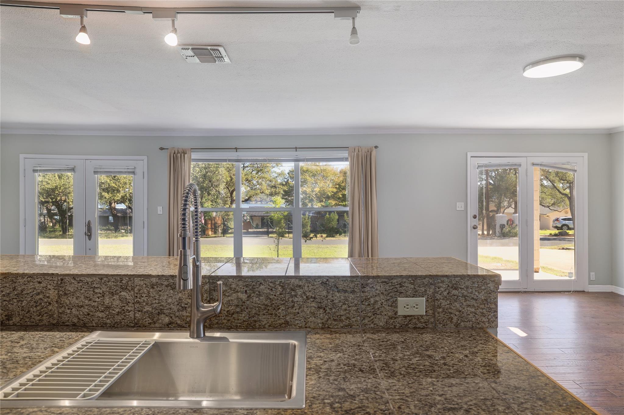 15203 Rainbow One ST