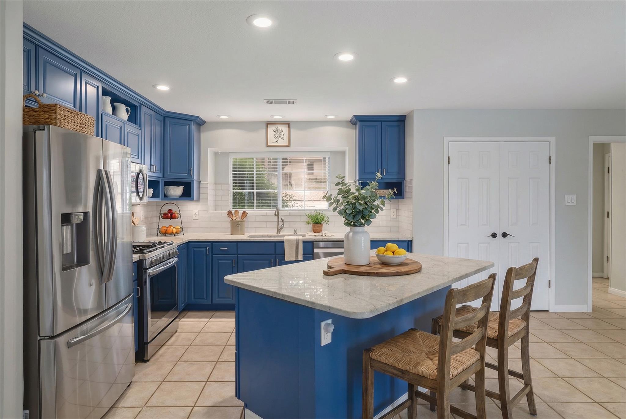 857 Mission Hills DR