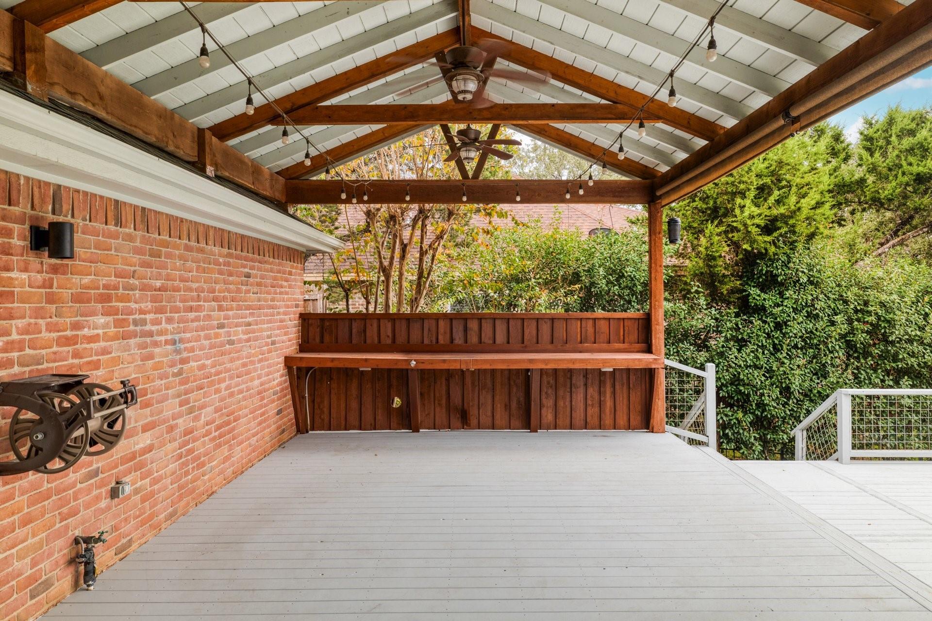 857 Mission Hills DR