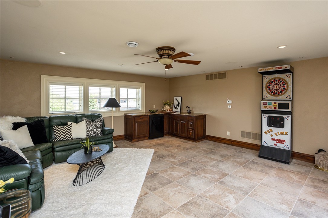 2505 NE Bellagio Court