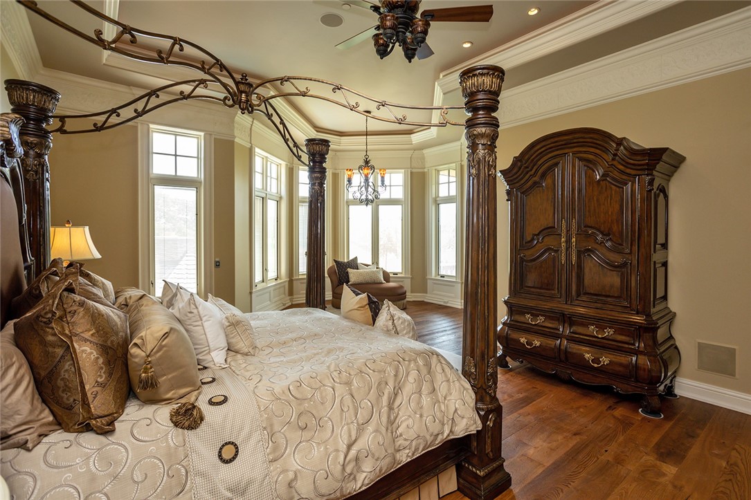 2505 NE Bellagio Court