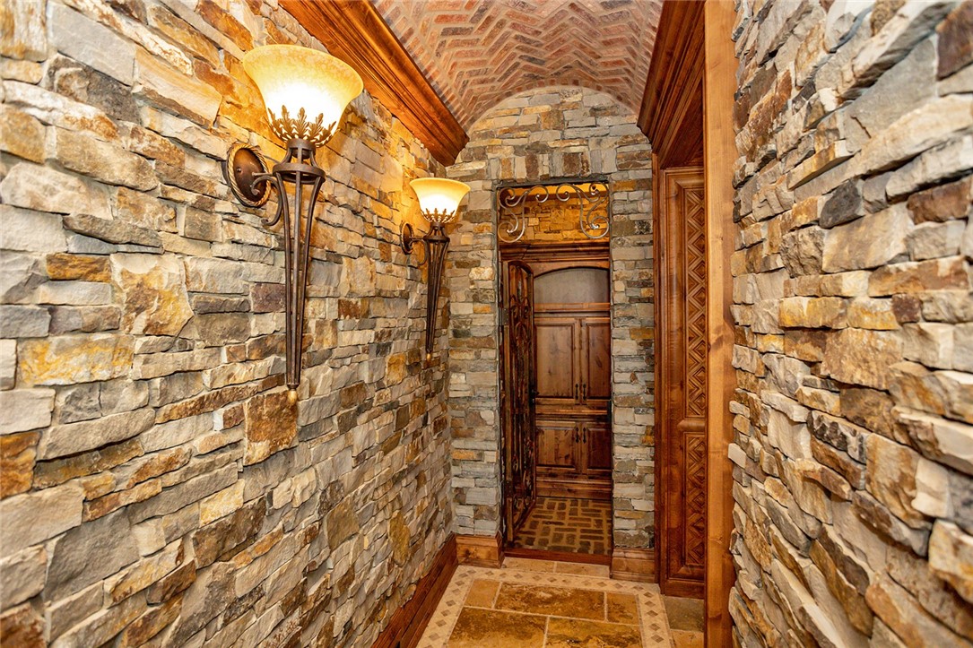 2505 NE Bellagio Court