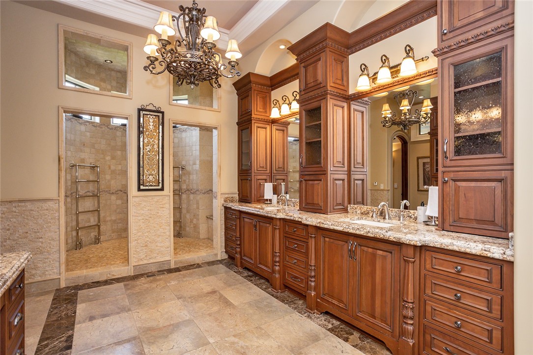 2505 NE Bellagio Court