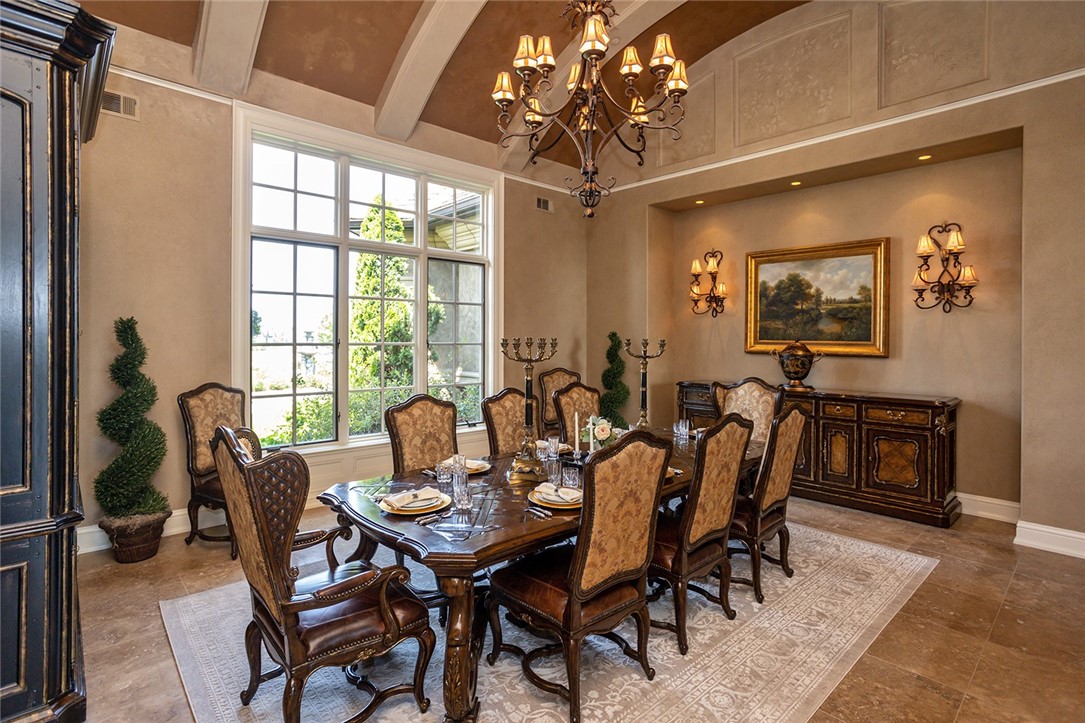 2505 NE Bellagio Court
