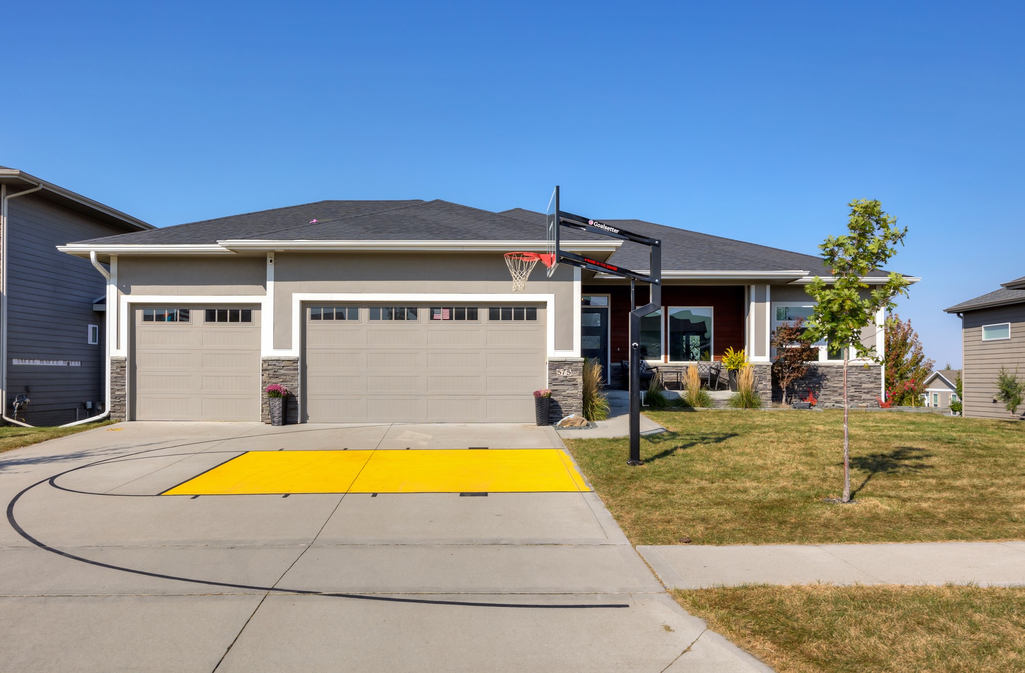 575 NE Dellwood Drive