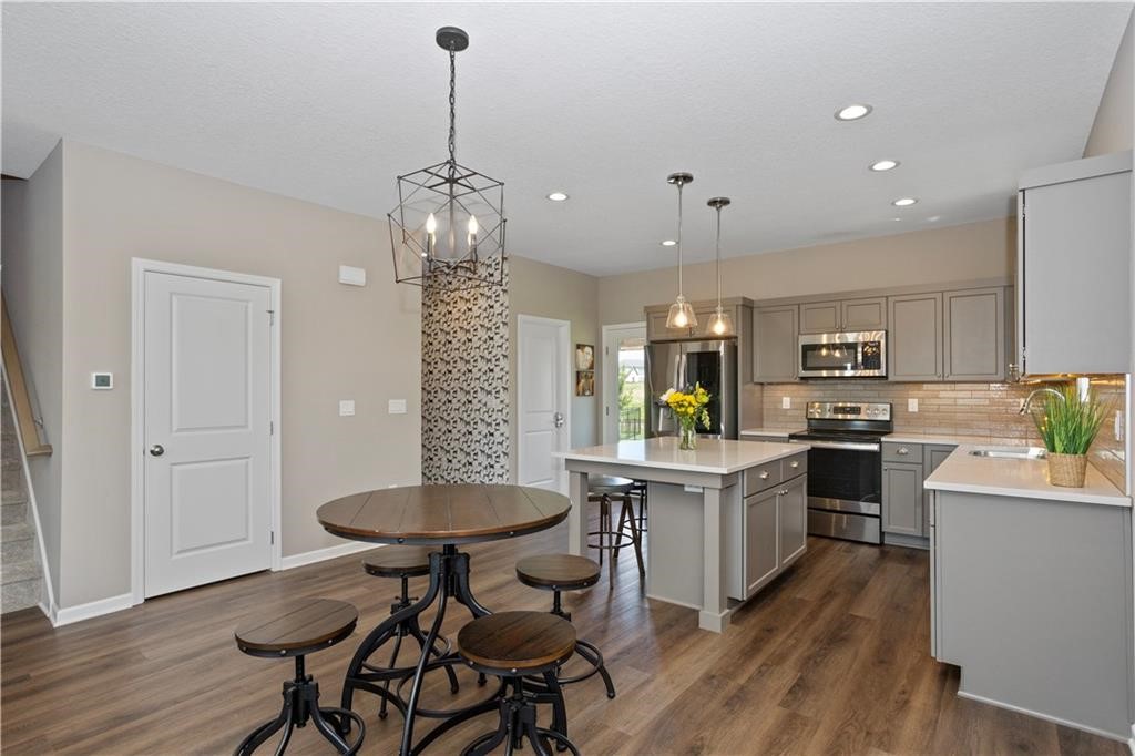 402 SW Prairie Trail Parkway