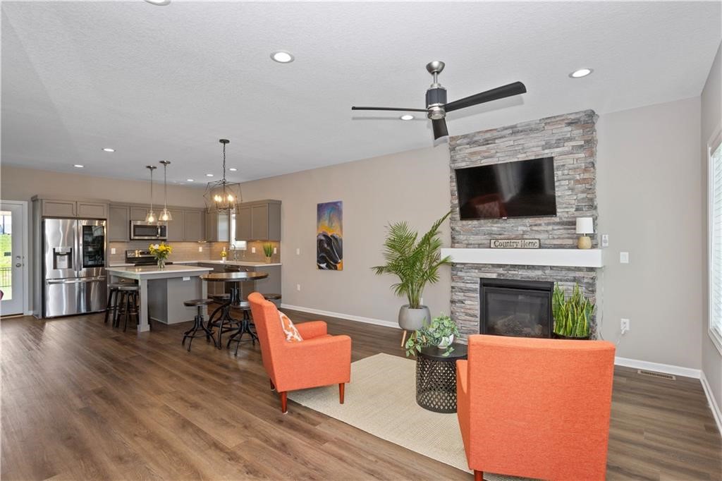 402 SW Prairie Trail Parkway