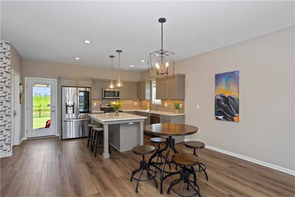 402 SW Prairie Trail Parkway