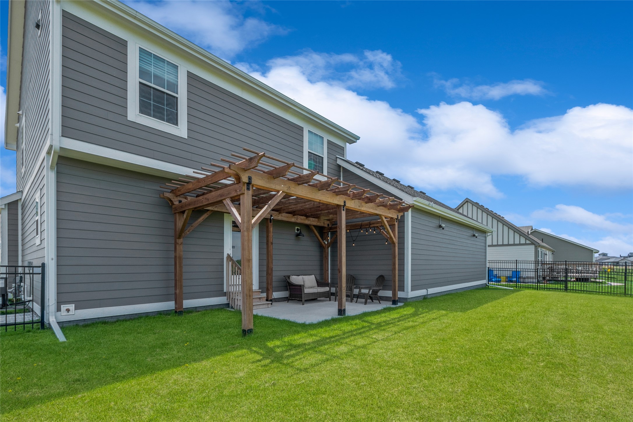 402 SW Prairie Trail Parkway
