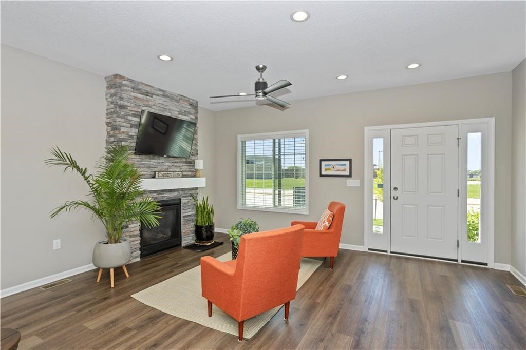 402 SW Prairie Trail Parkway