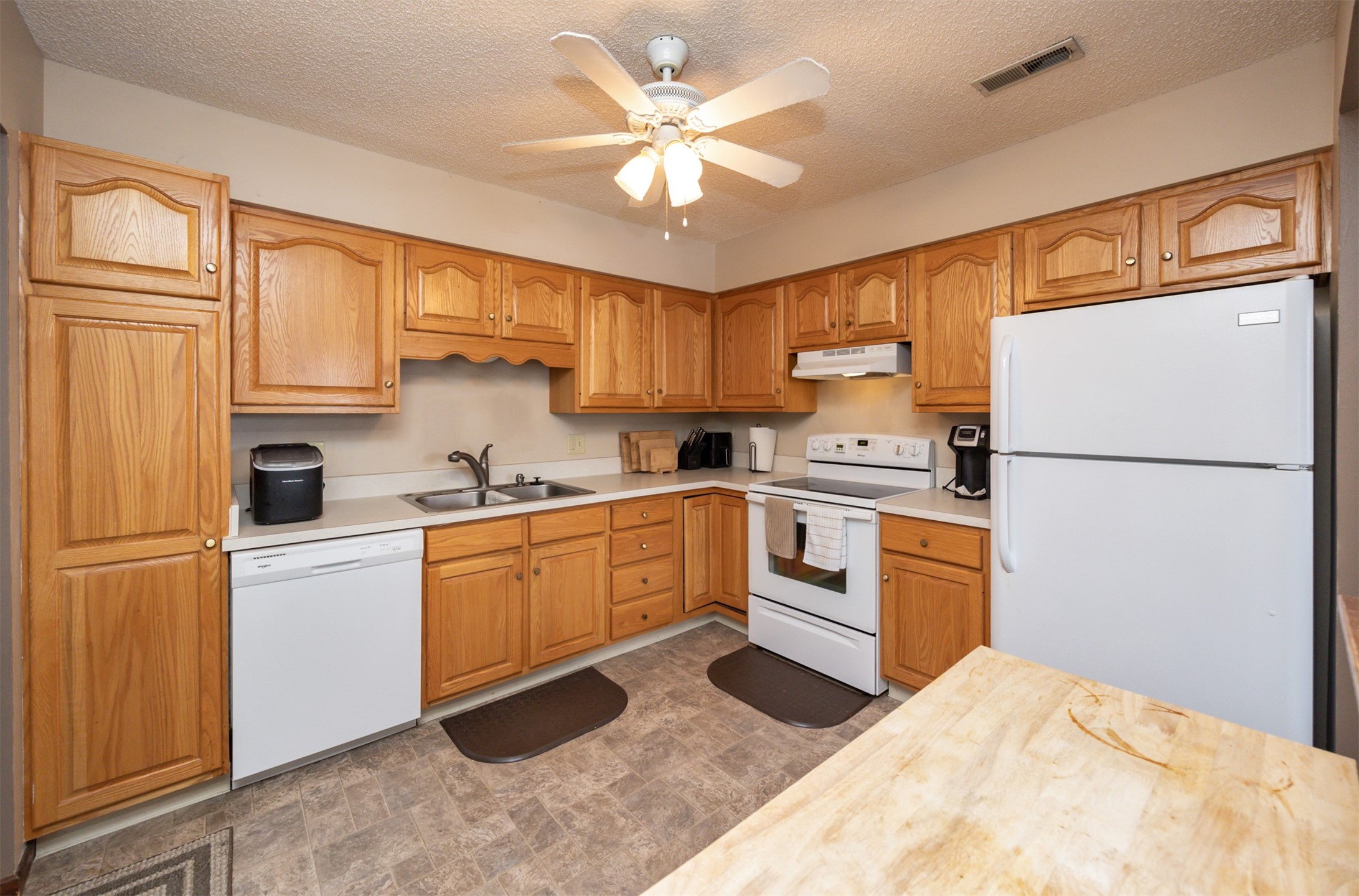 4665 Woodland Avenue 3