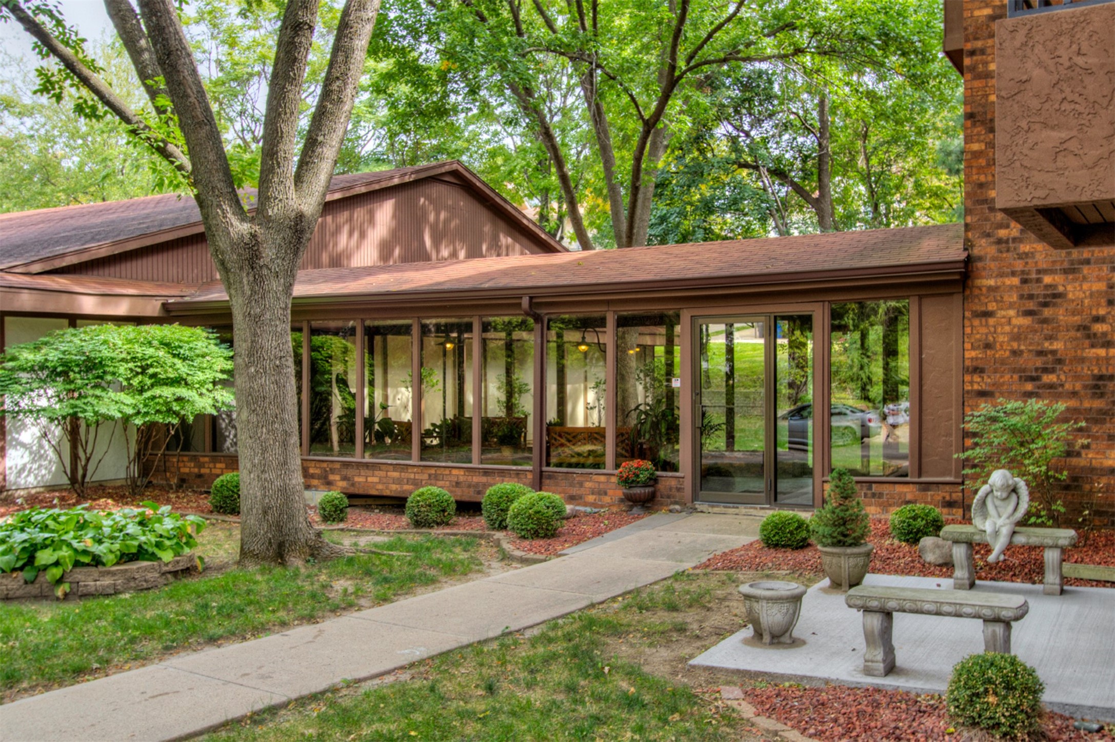 4323 Grand Avenue 321