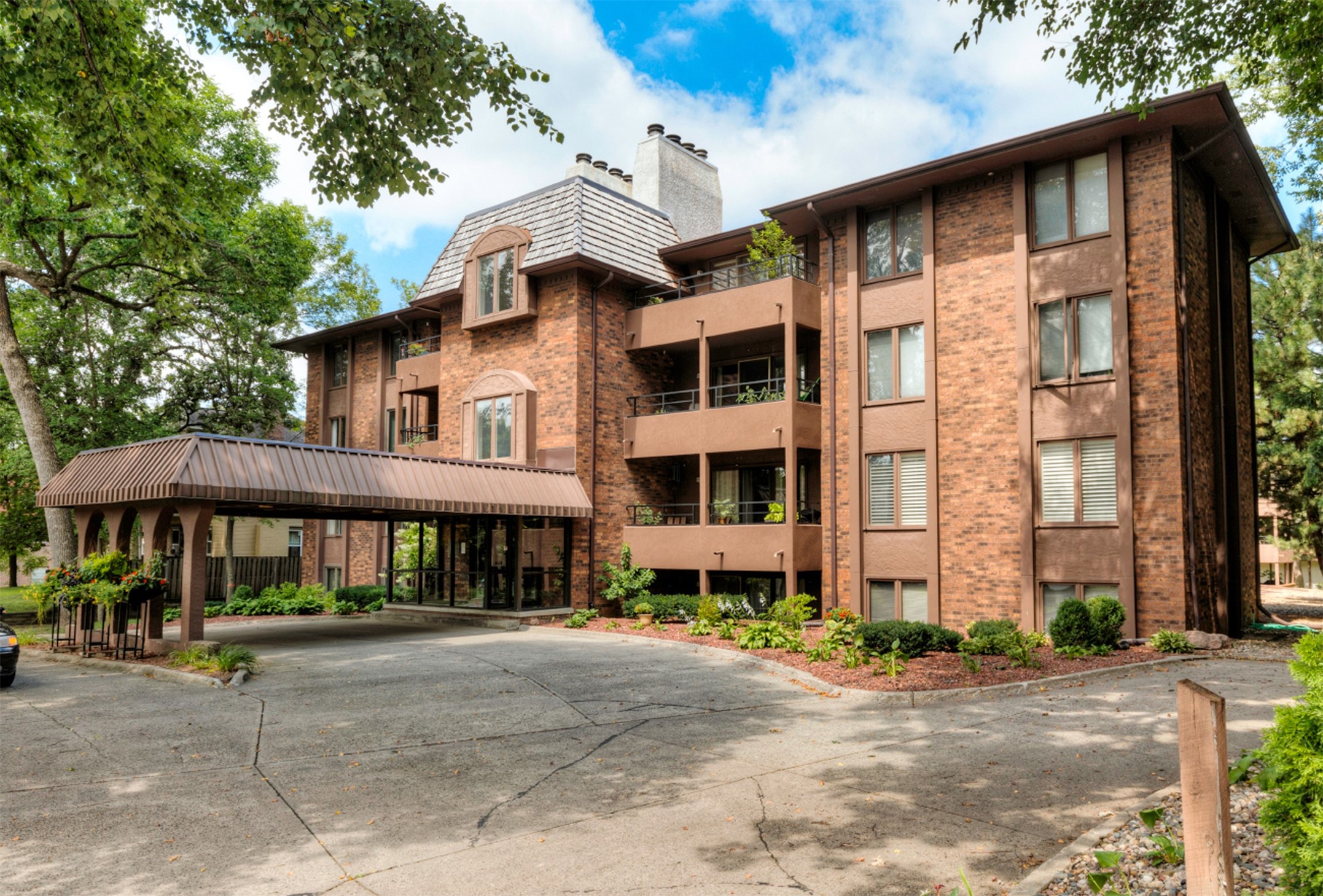 4323 Grand Avenue 321