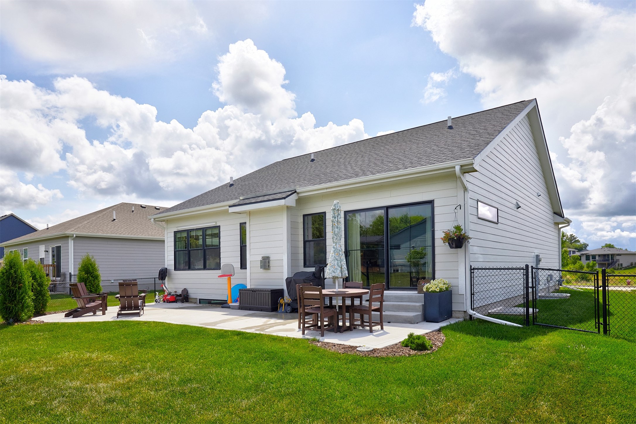 1405 NE Main Street