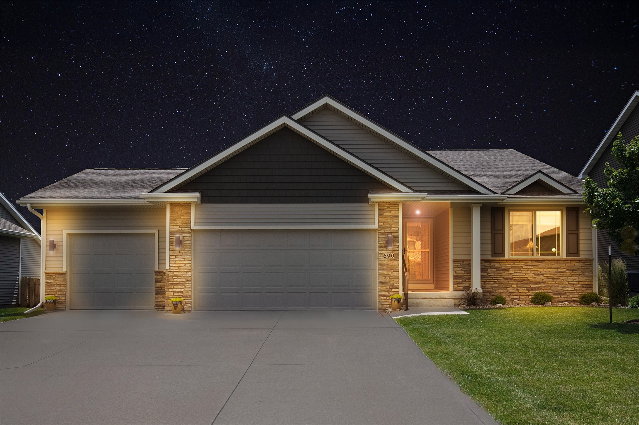 690 SE Driftwood Lane