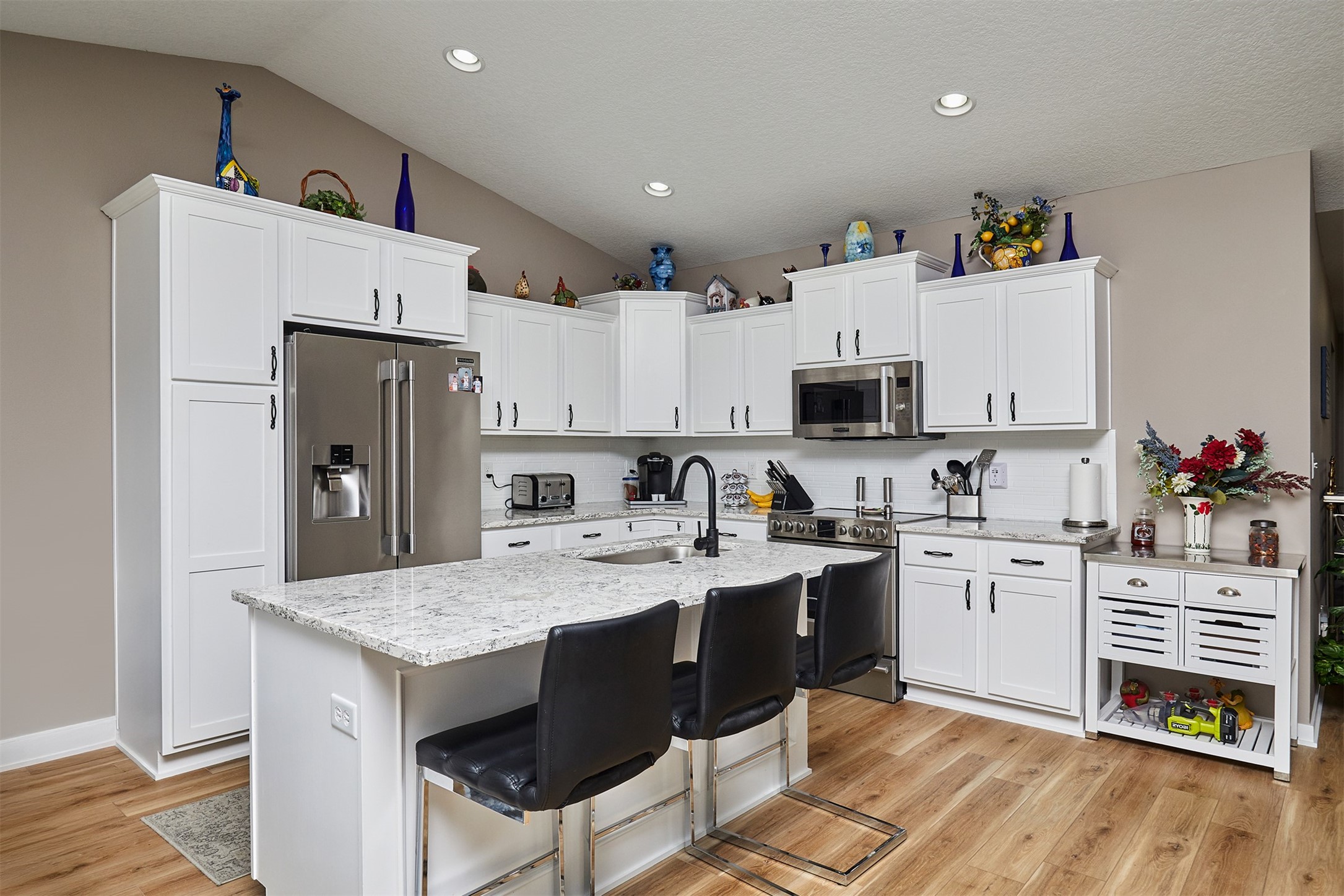690 SE Driftwood Lane