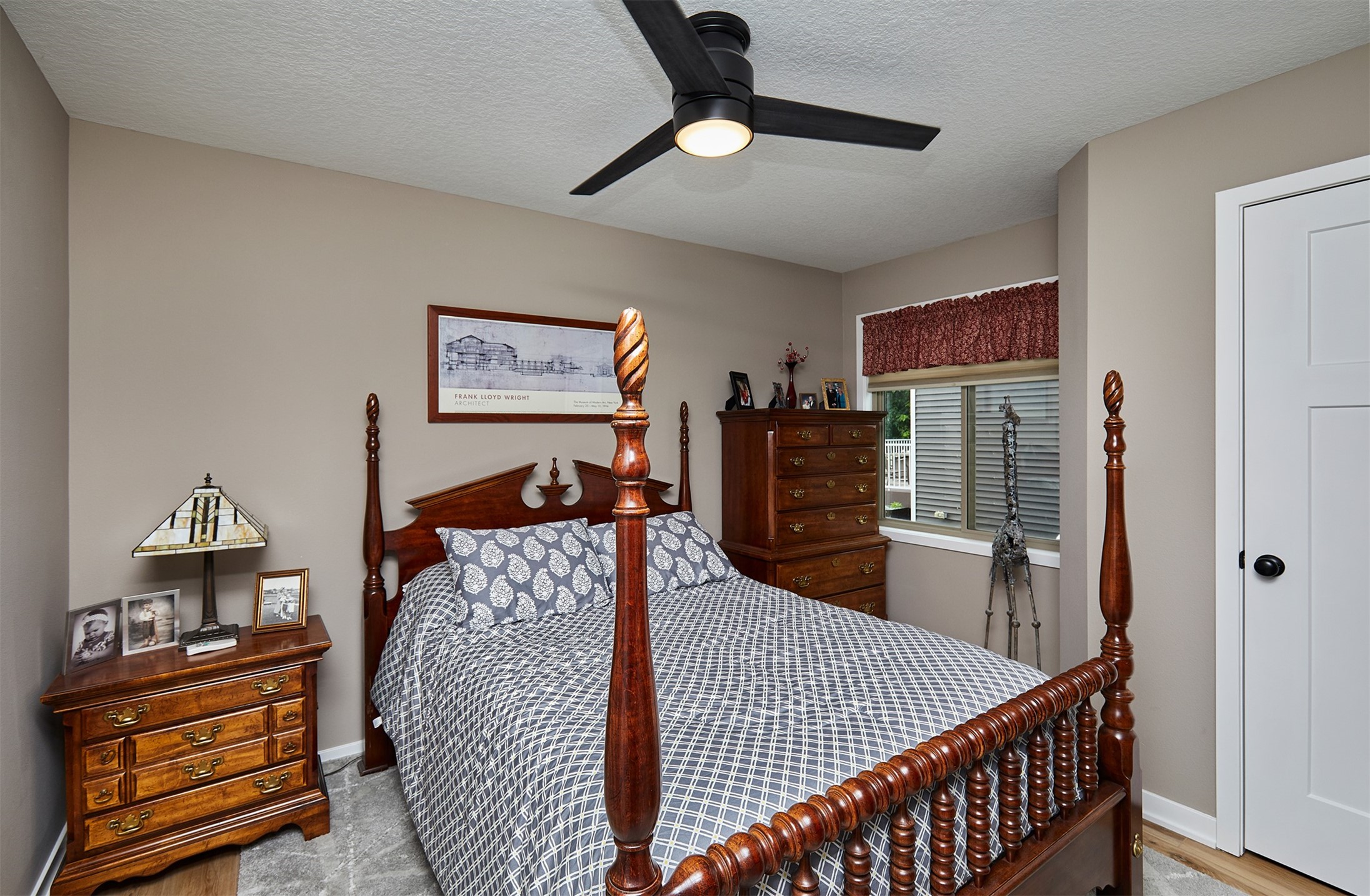 690 SE Driftwood Lane