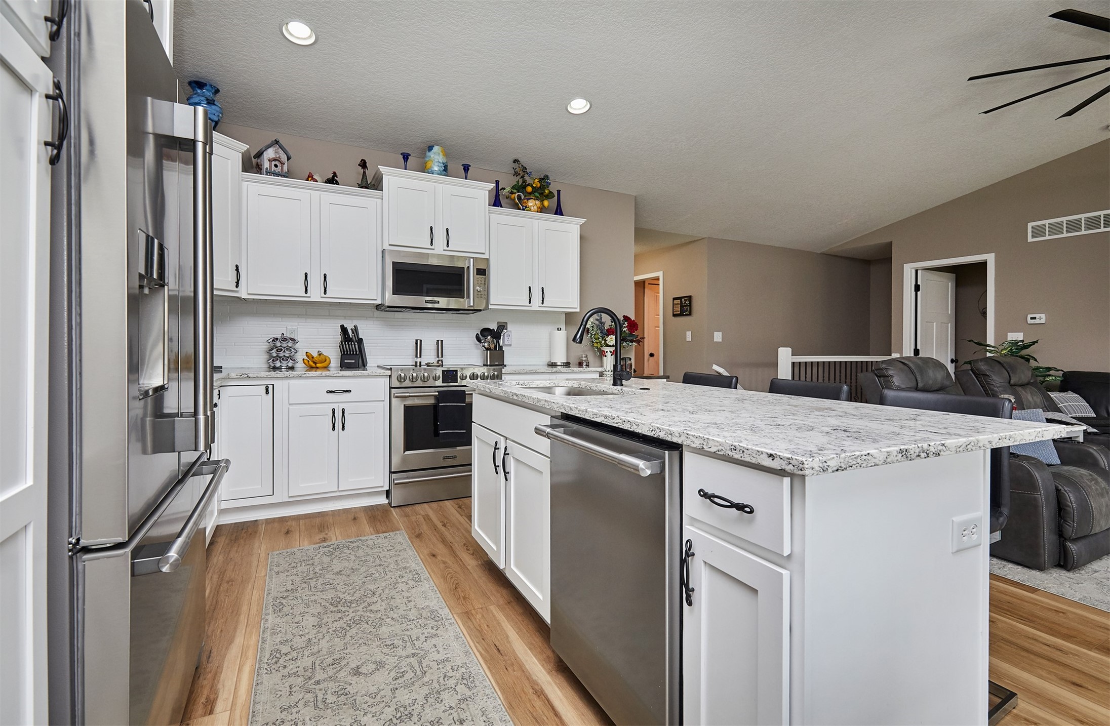 690 SE Driftwood Lane