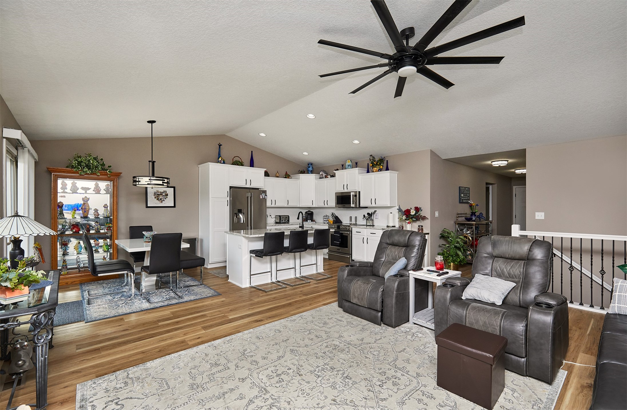 690 SE Driftwood Lane