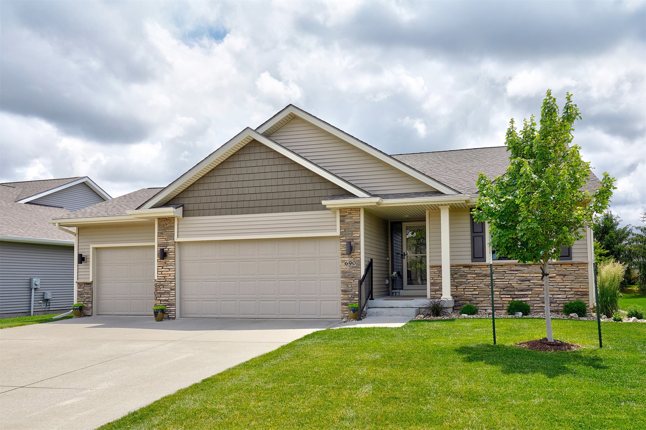 690 SE Driftwood Lane