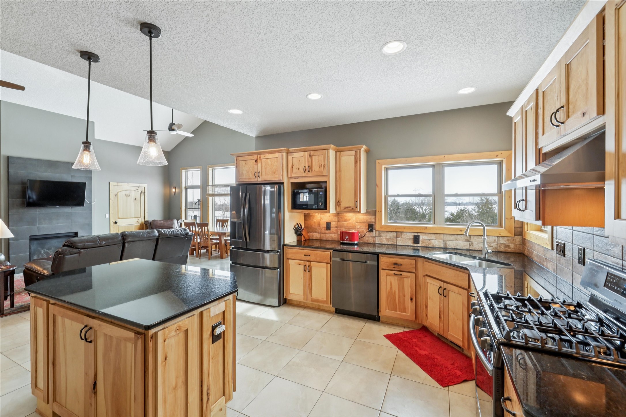 14589 NE White Oak Drive