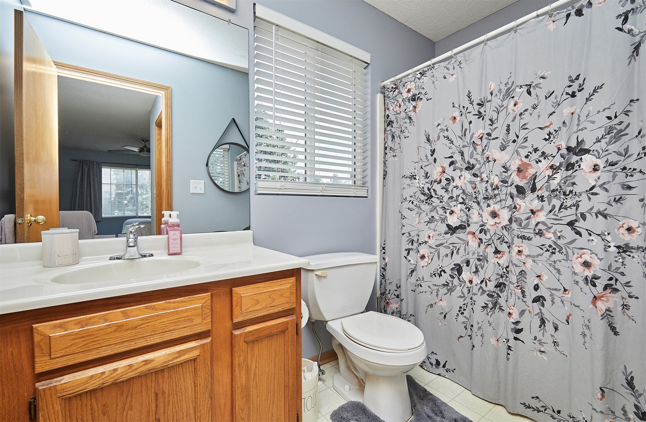 1018 S 50th Place