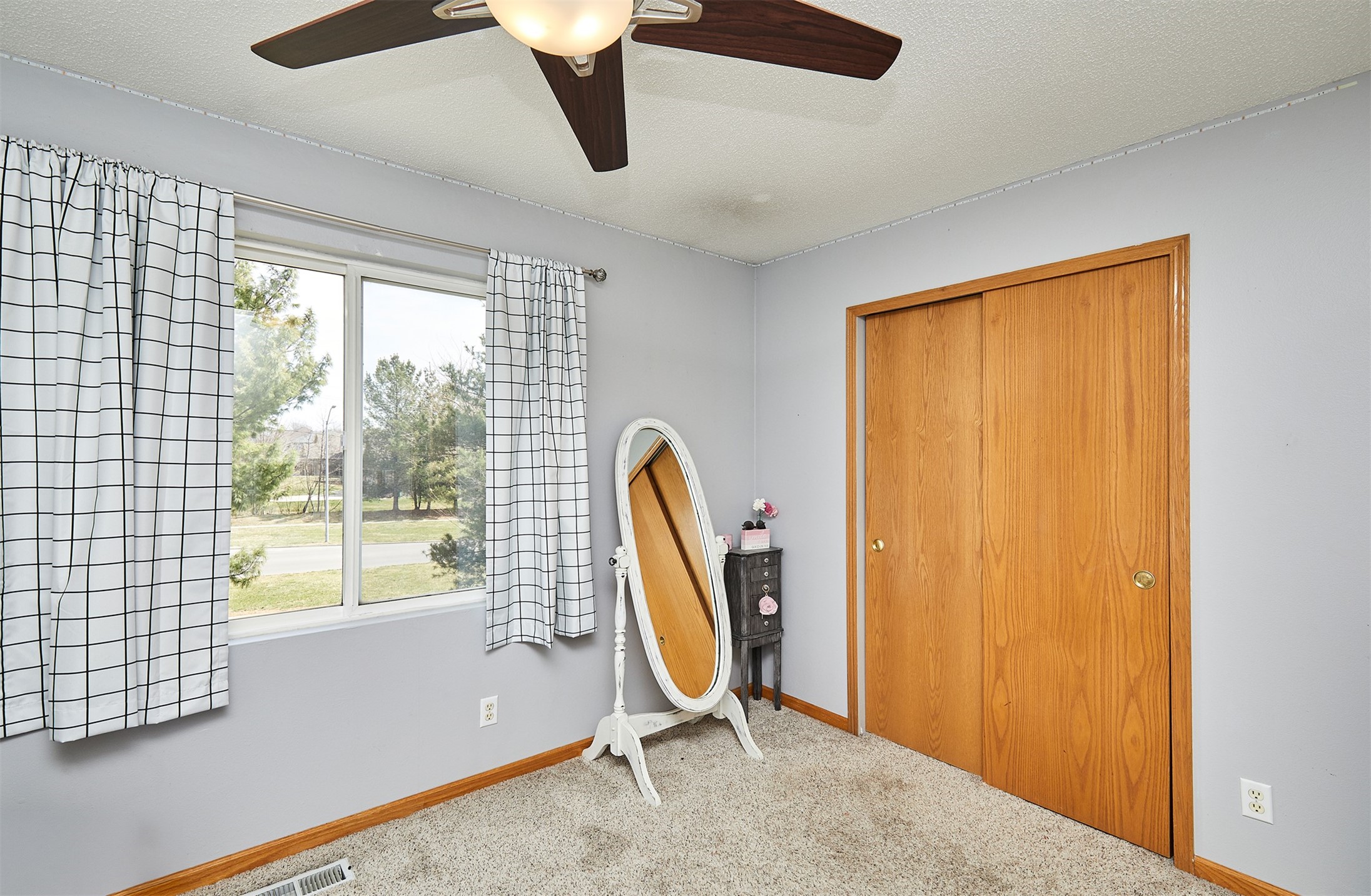 1018 S 50th Place