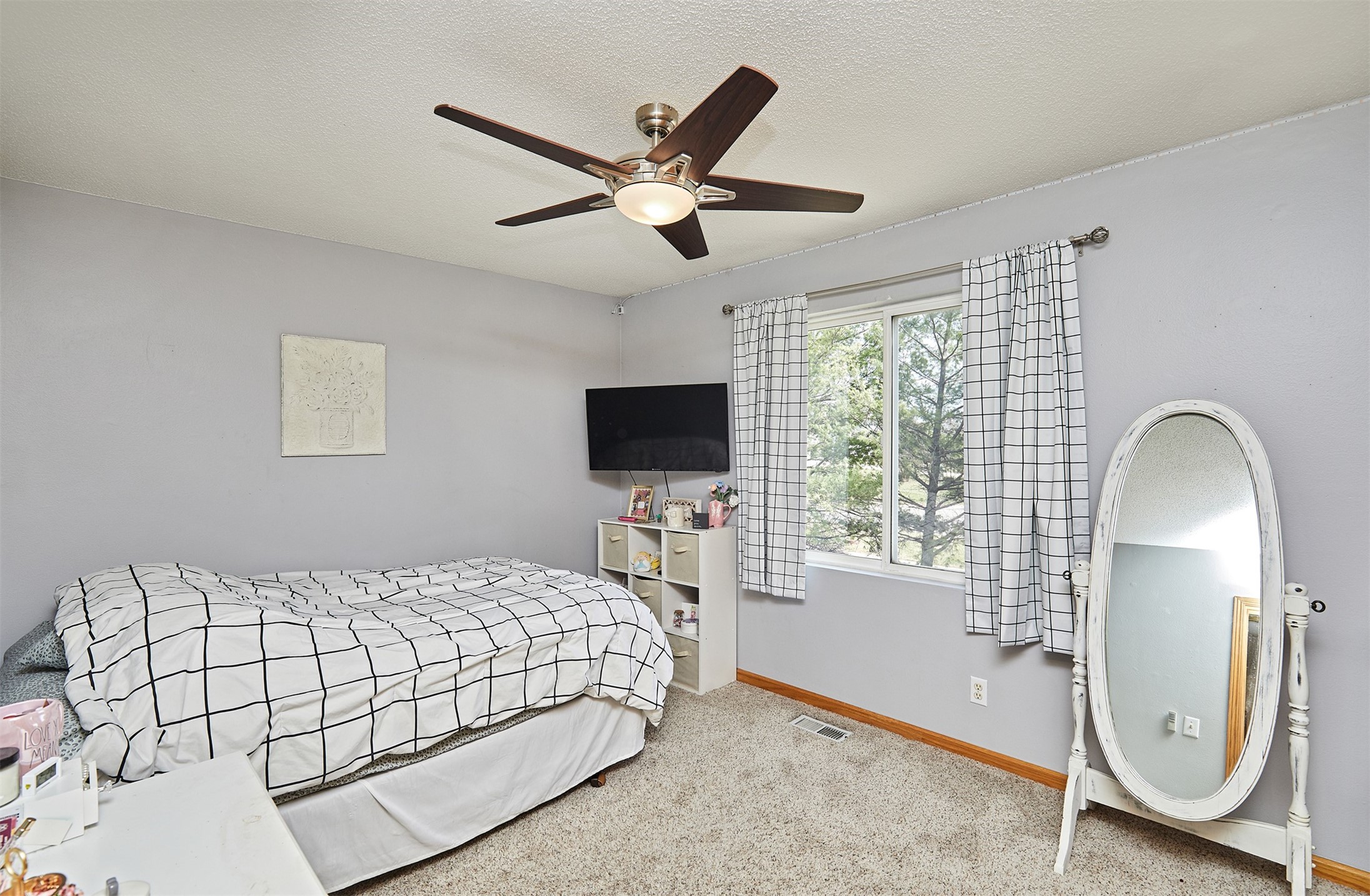 1018 S 50th Place