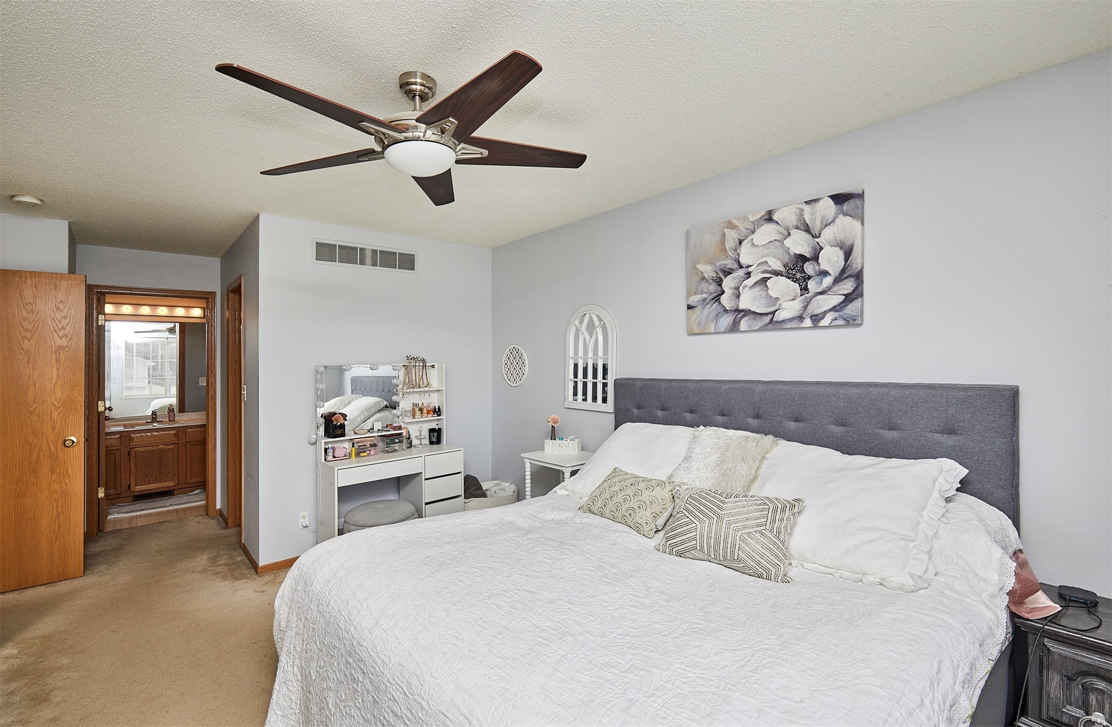 1018 S 50th Place