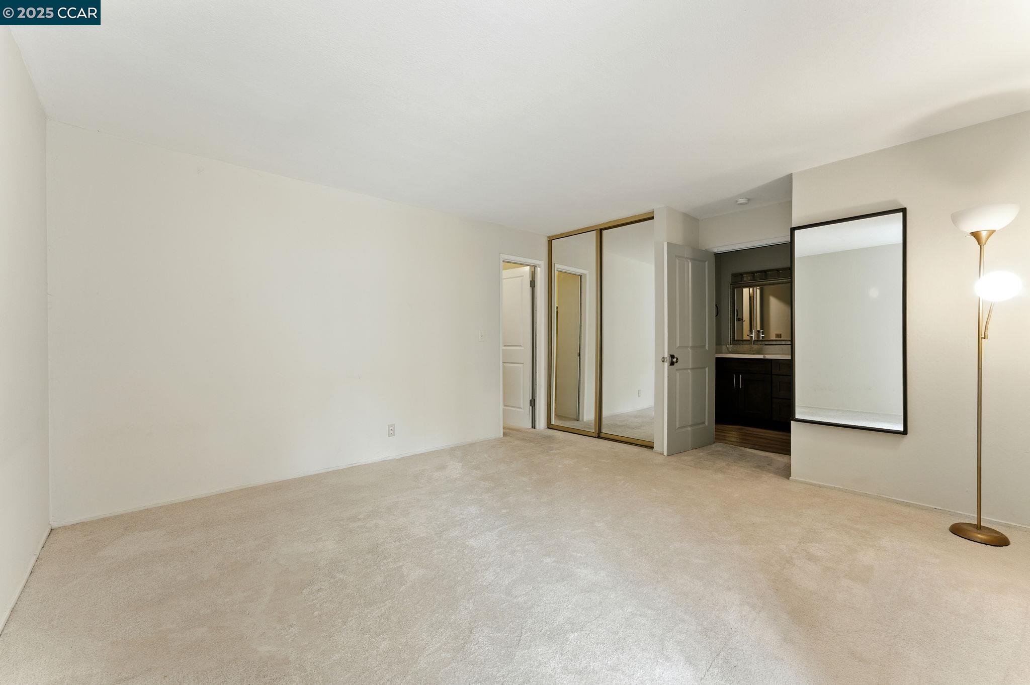 9 Commodore Dr # A208