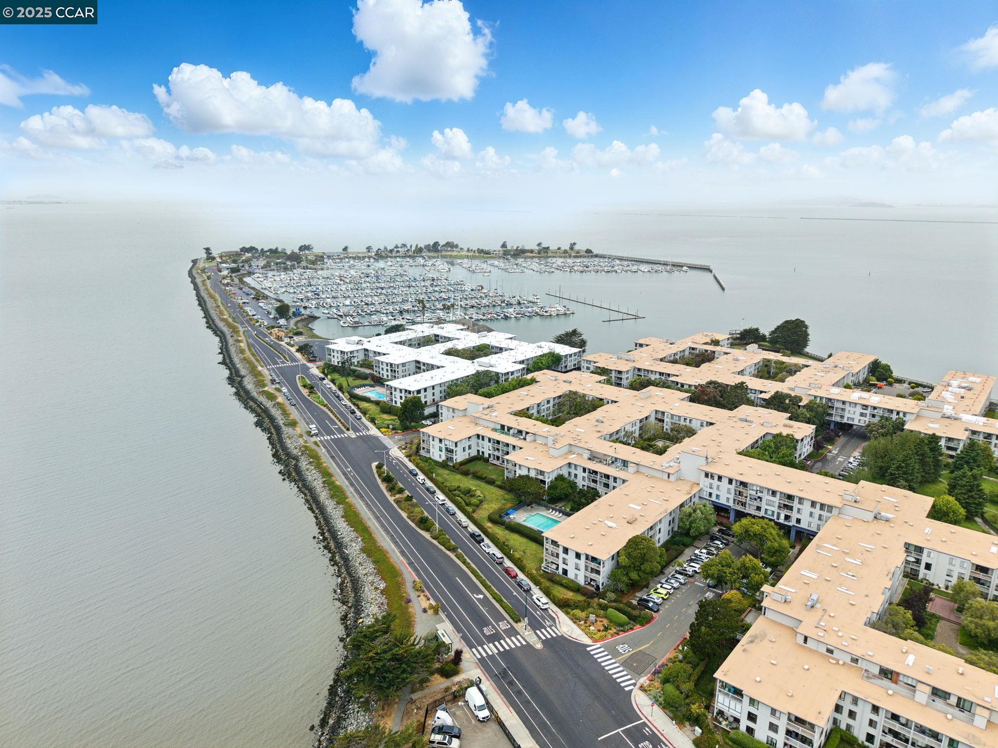 9 Commodore Dr # A208