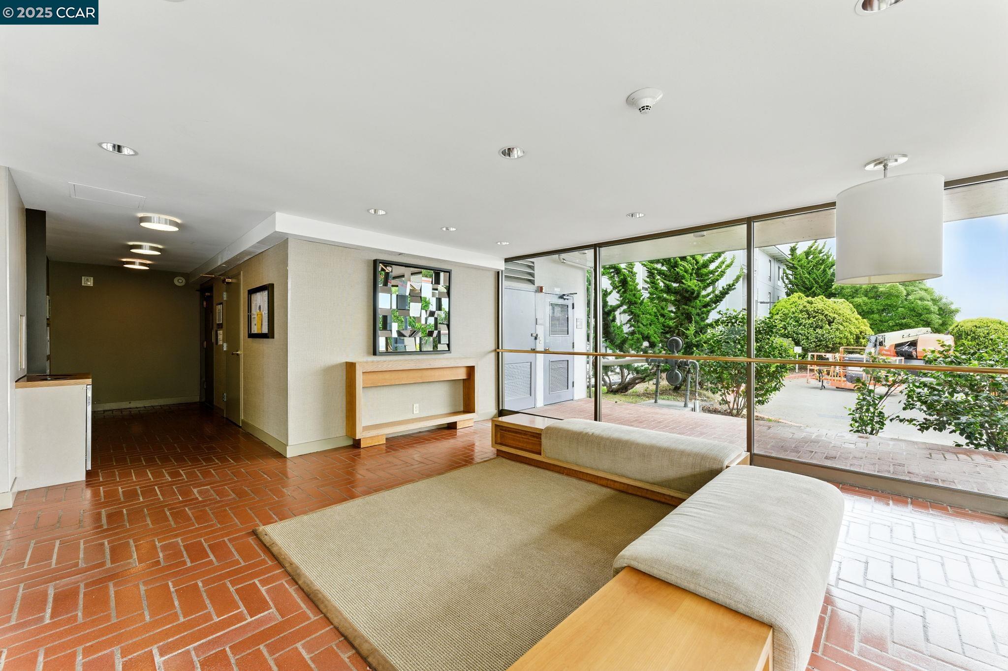 9 Commodore Dr # A208