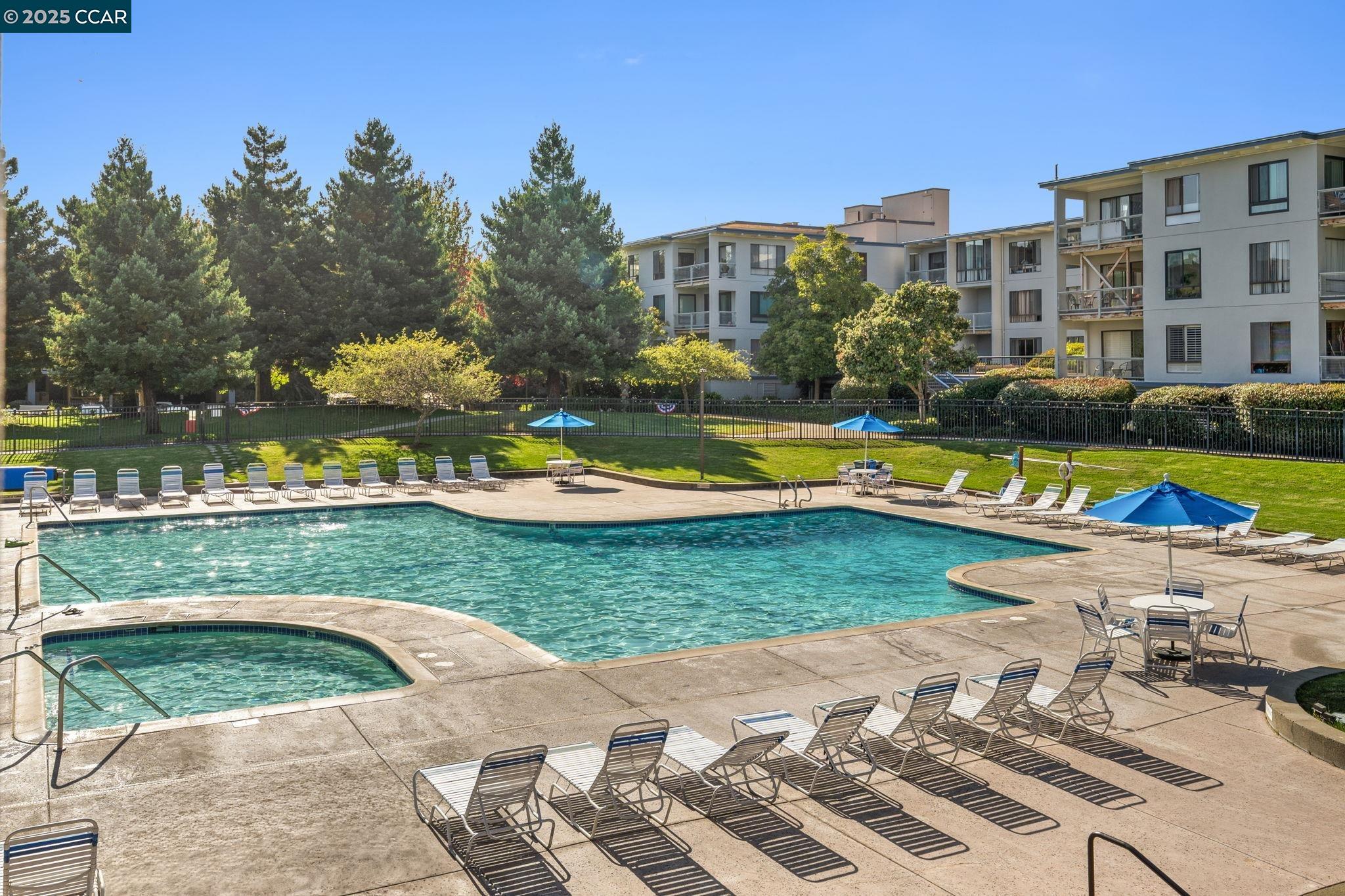 9 Commodore Dr # A208